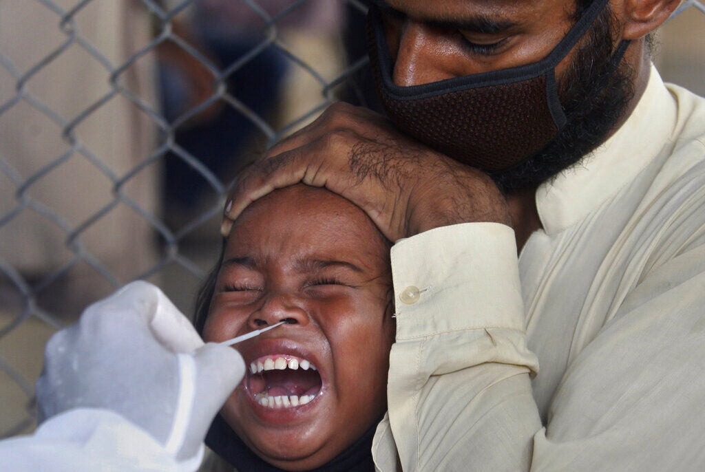 APTOPIX Virus Outbreak Pakistan